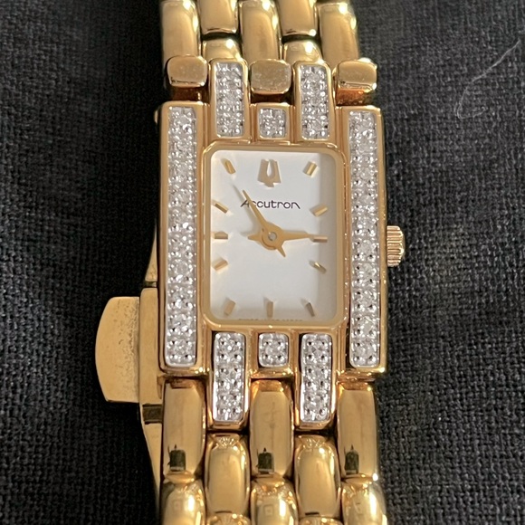 Accutron ladies watch gold tone with crystal setting - Picture 1 of 5
